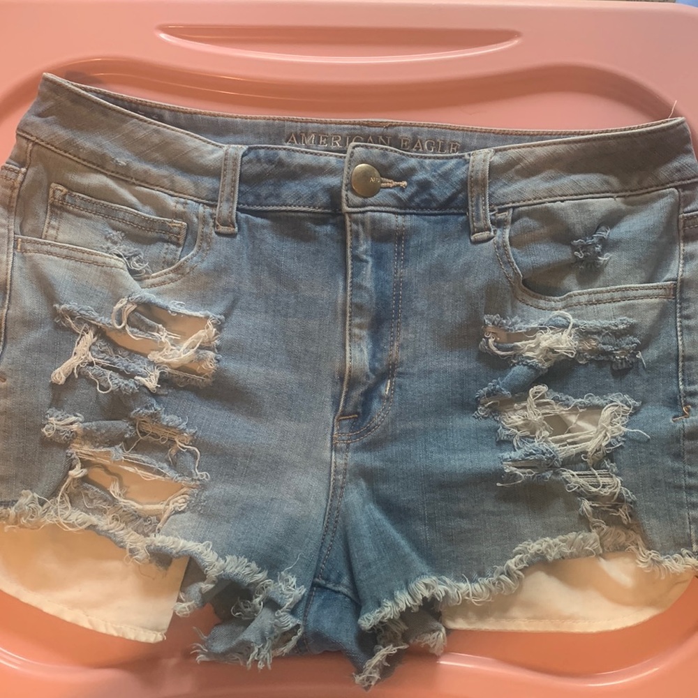 Distressed AEO Denim Hi-Rise Shortie